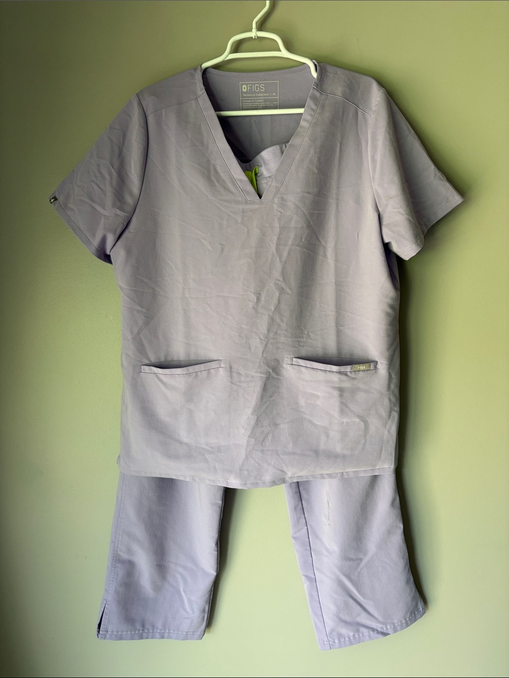 FIGS Women’s Lavender Petite XL Scrub Set